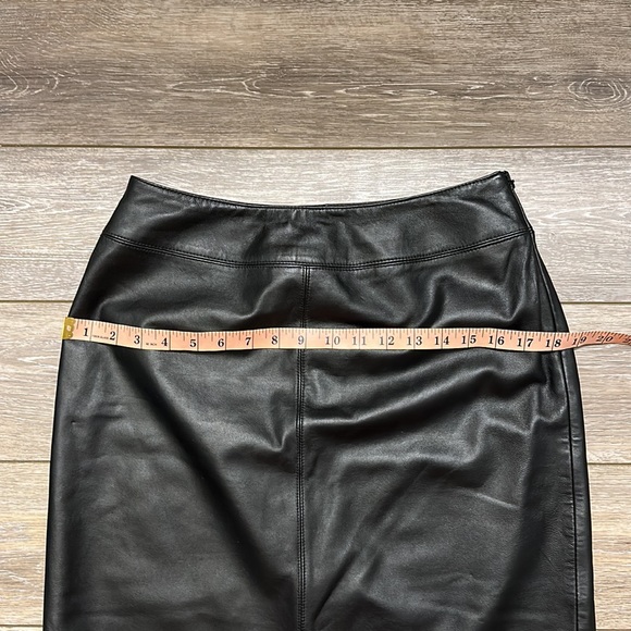 BLACK LEATHER SKIRT SIZE 8 LAMB SKIN CROFT & BARROW MIDI - Picture 4 of 8